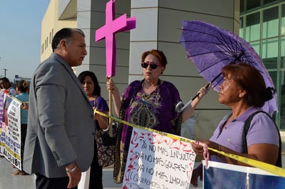 Cumplen. Delegado Jesús Jasso y la Red sostuvieron la reunión pactada durante la manifestación. (EL SIGLO DE TORREÓN)