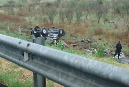 Suman ya siete los policías fallecidos, quienes se dirigían en operativo al municipio de Los Reyes, en Michoacán.(TWITTER)