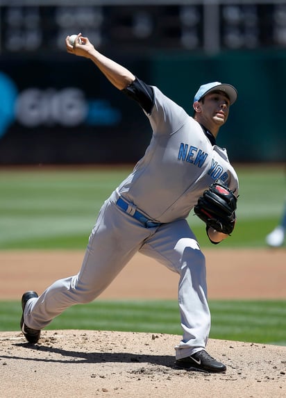 El mexicano Luis Cessa sufrió su primera derrota de la temporada al permitir cuatro carreras en el mismo número de innings. (AP)