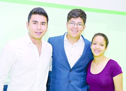 
Juan Manuel Aguilar, Gabriela Manríquez y Miguel Tapia.
