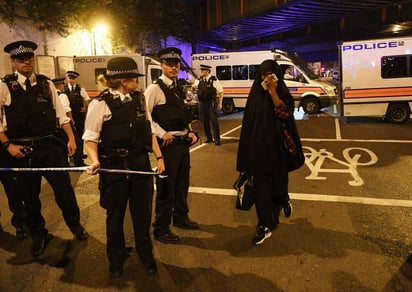 Hombre atropella a peatones en Londres