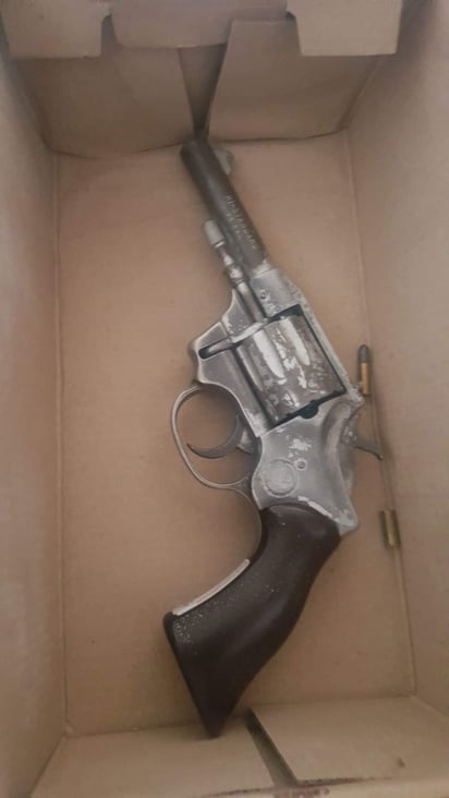 La menor encontró el arma en un canasto de ropa, según la declaración de la mamá. (EL SIGLO DE TORREÓN)