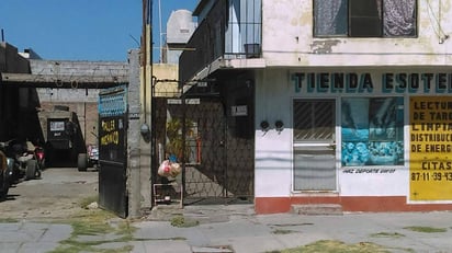 Muerto. En el interior de esta privada, fue encontrado sin vida uno de los moradores. (EL SIGLO DE TORREÓN) 