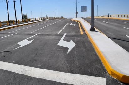 Carriles. Aunque la vuelta a la izquierda es para un solo carril, el trazado sobre el pavimento marca dos, lo cual generará confusión. (MA. ELENA HOLGUÍN)