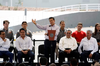 “Con estas expresiones -señalaron- Enrique Peña Nieto no se comprometió a aplicar todo el peso de la ley a los responsables de las intervenciones ilegales, sino que envió un mensaje amenazante para quienes documentaron técnicamente la existencia de esta ilegal vigilancia'. (EL UNIVERSAL)