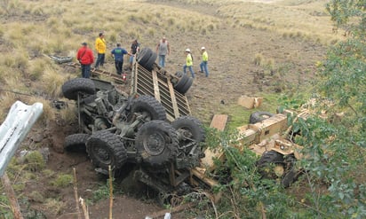 Riesgo. La travesía por algunas rúas de la región serrana de Durango implica cierto riesgo debido a lo complicado de la geografía.