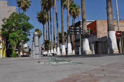 Falta mantenimiento. El Paseo Morelos presenta ya algunas deficiencias en su mantenimiento, que los negocios atribuyen a la falta de actividad del Ayuntamiento durante el periodo electoral. (FABIOLA P. CANEDO)