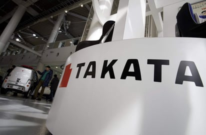 La declaración de quiebra de Takata presentada en Japón y Estados Unidos llevó al regulador bursátil nipón a congelar su cotización el lunes y a suspenderla el martes después de que sus acciones acumularan una caída cercana al 80 por ciento desde mediados de mes. (ARCHIVO)