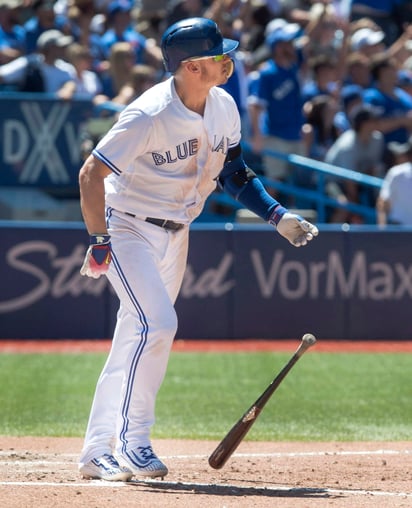 Josh Donaldson conectó un cuadrangular y produjo tres carreras en la victoria de los Azulejos. (AP)