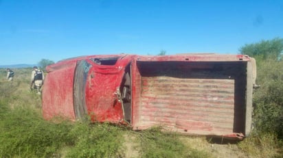 El agente de Fuerza Coahuila conducía una camioneta, tipo pick up, color naranja y transitaba por la carretera Acuña - Santa Eulalia. (ESPECIAL)