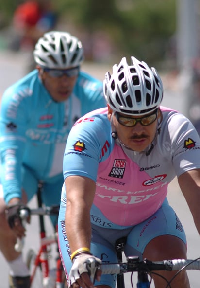 El Bulevard del Aeropuerto de Ciudad Lerdo, fue sede de la carrera ciclista tipo circuito que tuvieron los lebreles veteranos de la Comarca Lagunera. (EL SIGLO DE TORREÓN)