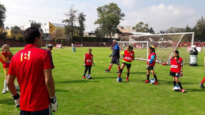 Las laguneras estuvieron durante una semana en el campamento en el Colegio Madrid bajo la supervisión del director técnico Leonardo Cuéllar. Campeonas abren fuego hoy en el Futbolito Bimbo 2017