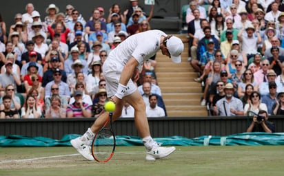 Querrey acabó el partido con su 27 saque directo frustrando las opciones de Murray, que cedió 12 de los últimos 14 juegos, visiblemente lastrado físicamente.
