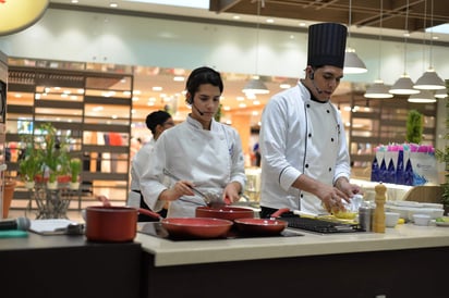 Los chefs prepararon deliciosos platillos.