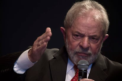 Lula fue condenado hoy en primera instancia a nueve años y seis meses de prisión por el juez federal Sergio Moro por un asunto de corrupción asociado a la red que operó en la estatal Petrobras. (ARCHIVO)