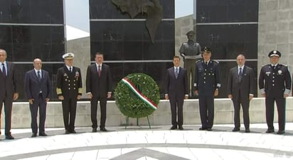 Durante la ceremonia de conmemoración por el Día de la Policía Federal, el mandatario dejó en claro que cada uno de los integrantes de esta corporación, arriesga su vida para lograr que las calles, las plazas y las carreteras sean espacios seguros. (TWITTER)