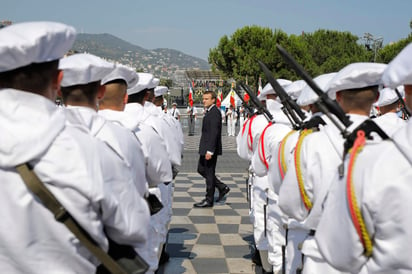 Al término de la ceremonia está previsto un discurso de Macron, que luego se encontrará con víctimas y con sus familias. (AP)