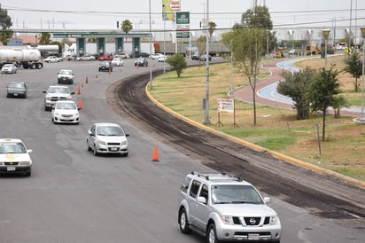 Avances. L0s trabajos que se llevan a cabo para mejorar el periférico de Gómez Palacio, han avanzado en un 60 por ciento.