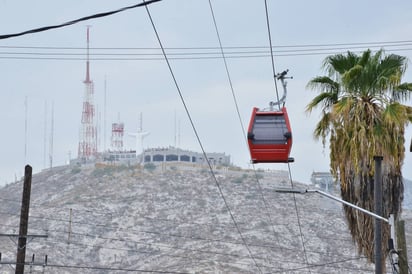 Siguen cambios. El municipio continúa con las modificaciones a las fechas para concluir construcción del Teleférico. El atraso en la entrega del material de forrado de las estaciones es la causa. (FERNANDO COMPEÁN)