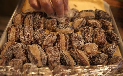 Este arte culinario pasó de los conventos a las fábricas artesanales, fusión de la cocina española e indígena, trascendió desde la época colonial en manos de monjas y esclavas mulatas hasta ser parte hoy de la cultura mexicana. (EFE)