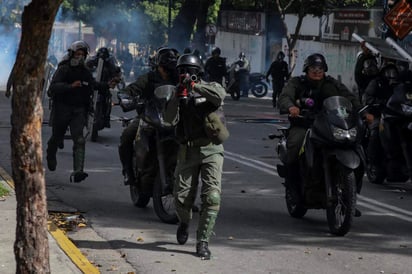 Esta muerte eleva a 97 la cifra de fallecidos en la ola de manifestaciones que sacude al país desde hace más de cien días. (EFE)