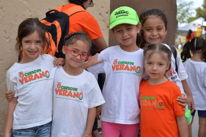 Aranza, Nuri, Mary, Valeria y Ana Victoria.