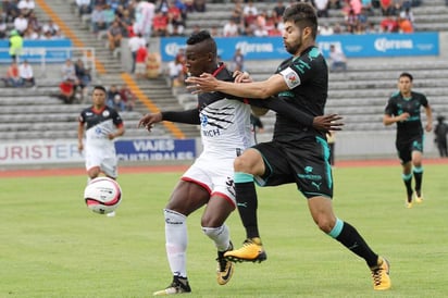 Santos Laguna presentó durante los primeros 10 minutos de la ronda complementaria complicaciones en el medio terreno. (ESPECIAL)