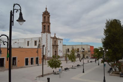 Mapimí significa (en Cocoyome, que es una etnia extinta del estado de Chihuahua descubierta a la llegada de los españoles) “Piedra en alto o Cerro elevado”.