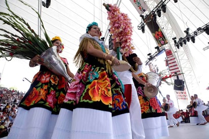 “Guelaguetza” es una palabra zapoteca que significa ofrenda. (EL UNIVERSAL)