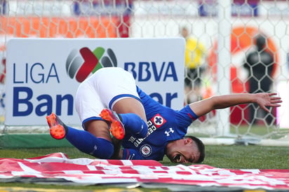 El delantero de Cruz Azul, Martín Rodríguez estará fuera de acción de cuatro a seis semanas por un esguince de ligamento. (Jam Media)