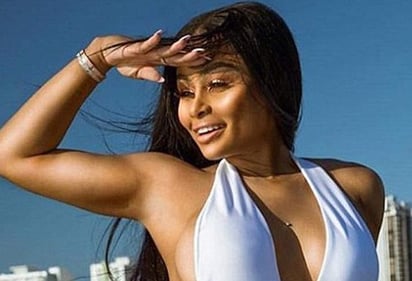 Blac Chyna radiante en traje de baño