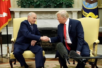 Trump confió en que Kelly repetirá el desempeño al frente del Departamento de Seguridad Interna (DHS), en particular en el control de la frontera. (AP)