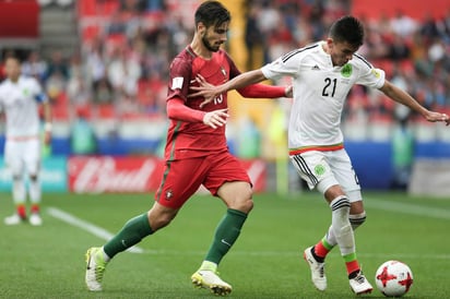 Luis Reyes (d) tuvo participación en la Copa Confederaciones y en la Copa Oro. (Archivo)