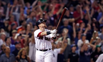 Christian Vázquez remolcó tres carreras para guiar a los Red Sox a una victorias sobre Cleveland. (AP)