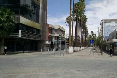 Los semáforos del paseo semi-peatonal que tiene 17 cruceros equipados, dejaron de funcionar desde el sábado. (EL SIGLO DE TORREÓN)