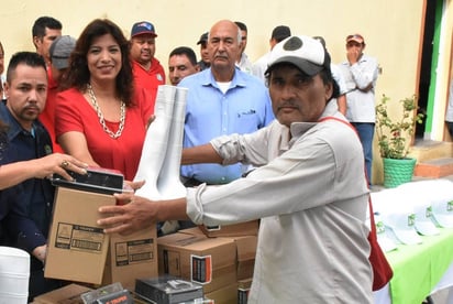 Equipo. Entregan equipo para el sindicato de Lerdo y cumplen compromisos con trabajadores. (CORTESÍA)