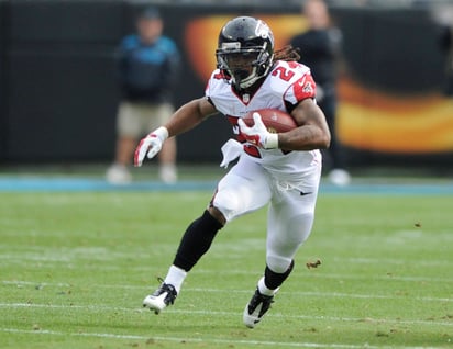 Devonta Freeman firmó cinco años con los Falcons. (Archivo)