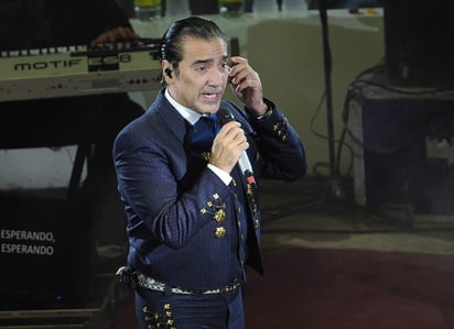 El cantante Alejandro Fernández expresó su apoyo en Twitter a ambos. (ARCHIVO)