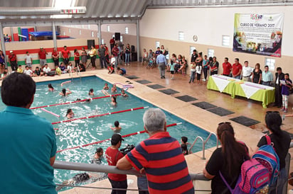 Clausura. Los niños y niñas dieron muestra de lo que aprendieron durante las vacaciones. (EL SIGLO DE TORREÓN)