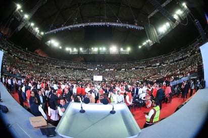 Priistas 'invaden' el Palacio de los Deportes. (TWITTER) 