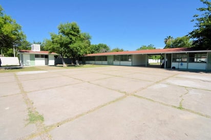 Luego de una serie de modificaciones en la mencionada infraestructura educativa, sera el próximo lunes cuando inicien las clases; mientras se construye el plantel donde oficialmente operara. (ESPECIAL)