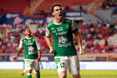 Mauro Boselli, delantero del León en festejo. León gana y muestra mejoría en J4