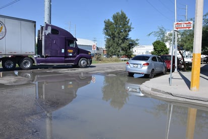 El cárcamo sanitario que tiene una capacidad de 120 litros por segundo al quedar inactivo, provocó varios brotes de aguas negras en diferentes sectores de la Ciudad Industrial. (FERNANDO COMPEÁN)