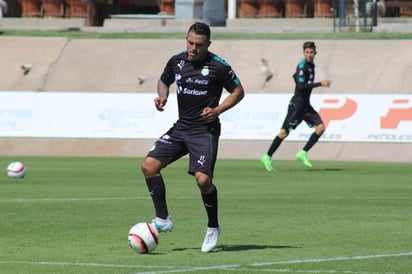 Javier Cortés, durante el entrenamiento de ayer de los Guerreros en el Territorio Santos Modelo.  (Cortesía)