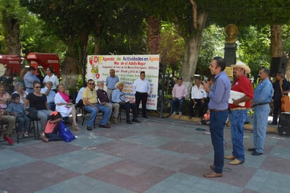 Recuerdan. Realizaron ayer en la plaza principal de Lerdo un homenaje post mortem al popular lerdense 'General Jáquez'. (EL SIGLO DE TORREÓN) 