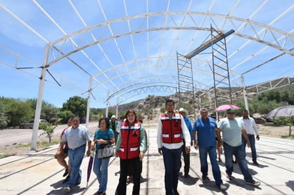 Domo. Autoridades de Lerdo estuvieron supervisando la obra. (CORTESÍA)