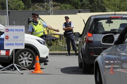 Búsqueda. La policía y otros cuerpos de seguridad siguen tras la pista del autor del ataque. (EFE)