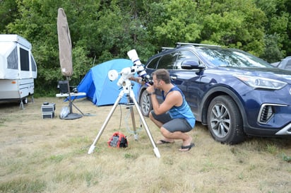 Todo listo. Varios ya preparan sus telescopios. (NOTIMEX)