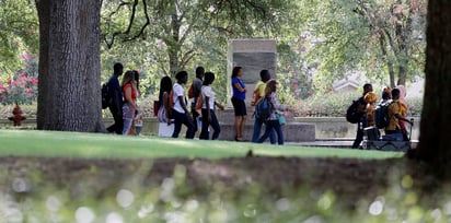 Afirmaron que tales monumentos se han convertido en 'símbolos modernos de la supremacía blanca y del neonazismo'. (AP)