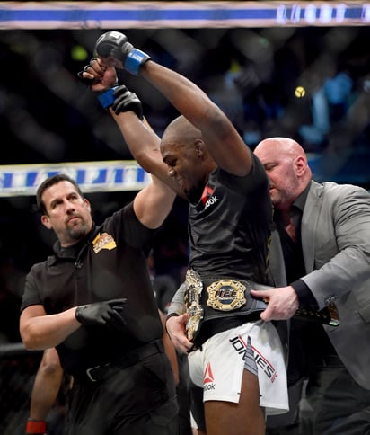 Jon Jones venció el 29 de julio a Daniel Cormier en el UFC 214. Jon Jones da positivo en control antidopaje